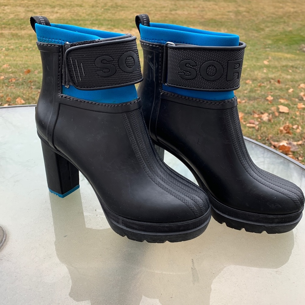 Sorel heel rain boots sz 8